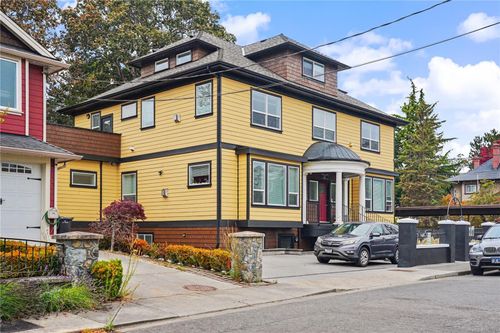 1064 Beverley Pl, Victoria, BC, V8S3Z8 | Card Image