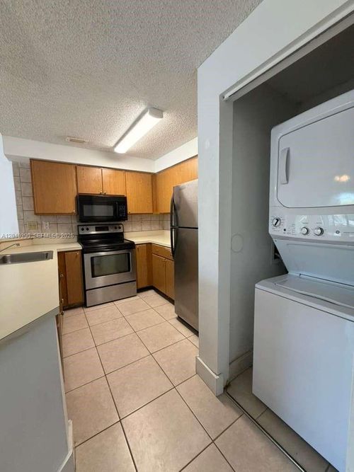 2201-2550 Sw 18th Ter, Fort Lauderdale, FL, 33315-2242 | Card Image