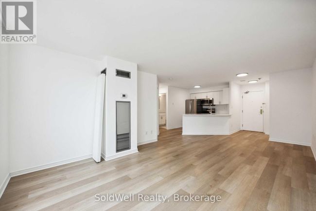 1802 - 25 Grenville St, Condo with 2 bedrooms, 1 bathrooms and null parking in Toronto ON | Image 11