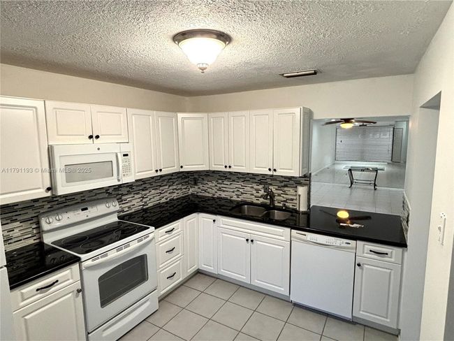 120 Roselle Ct, Home with 3 bedrooms, 2 bathrooms and null parking in Royal Palm Beach FL | Image 10