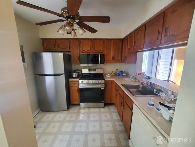 603 Woodbridge Commons Way, Townhouse with 1 bedrooms, 1 bathrooms and null parking in Iselin NJ | Image 11