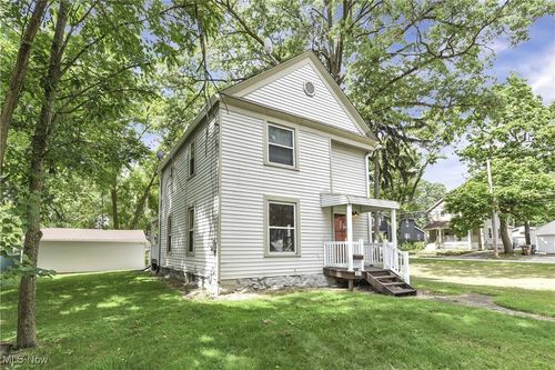 2812 Hudson Dr, Cuyahoga Falls, OH, 44221-1924 | Card Image