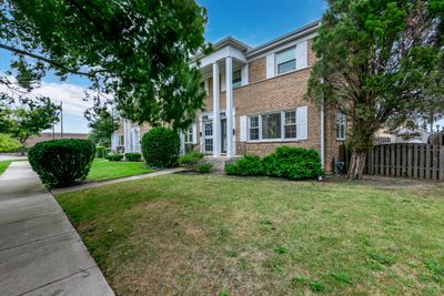 6745 N Drake Avenue, Townhouse with 3 bedrooms, 1 bathrooms and 1 parking in Lincolnwood IL | Image 1