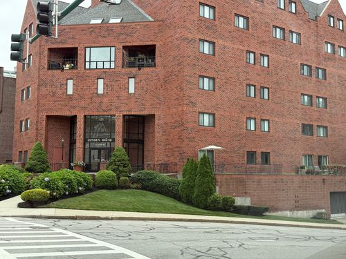 304-44 Elm St, Worcester, MA, 01609-2523 | Card Image