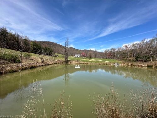 277 Beauty Shop Rd, Lambsburg, VA, 24351-3305 | Card Image