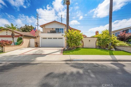 3260 Lilly Ave, Long Beach, CA, 90808-3243 | Card Image
