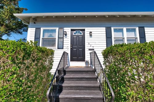 627 King St, Fall River, MA, 02724-1933 | Card Image