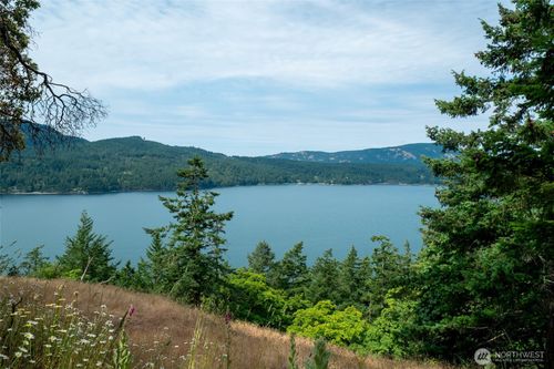 245 Veneda Trl, Eastsound, WA, 98245-8524 | Card Image