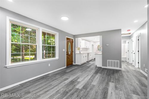 9353 Old Lee Rd, Brighton, MI, 48116-2132 | Card Image