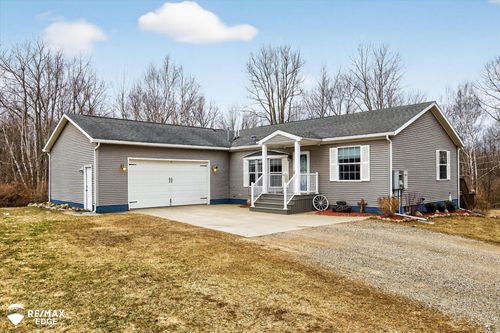 6385 Mayville Rd, Clifford, MI, 48727-9504 | Card Image