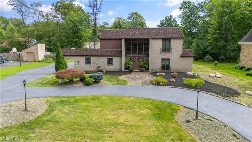 5685 Engleton Ln, Girard, OH, 44420-1611 | Card Image