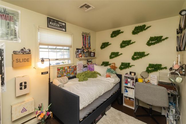 Bedroom with visible vents | Image 15