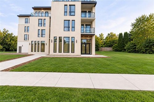 b-4390 Hillview Dr, Beamsville, ON, L3J0H6 | Card Image