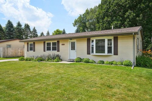 705 Pleasantwood Drive, Kewaskum, WI, 53040 | Card Image