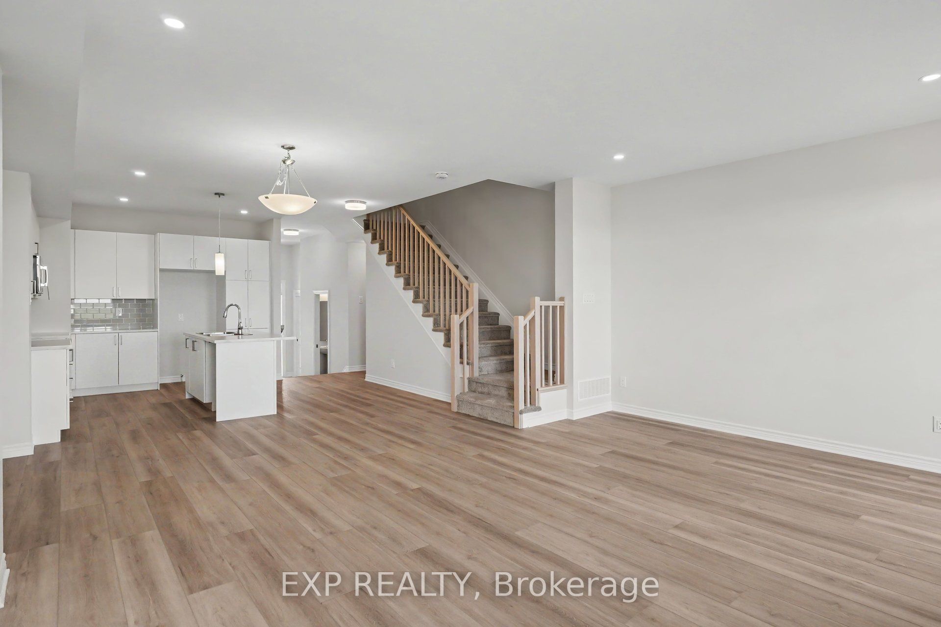 Residential Lease in Russell 4