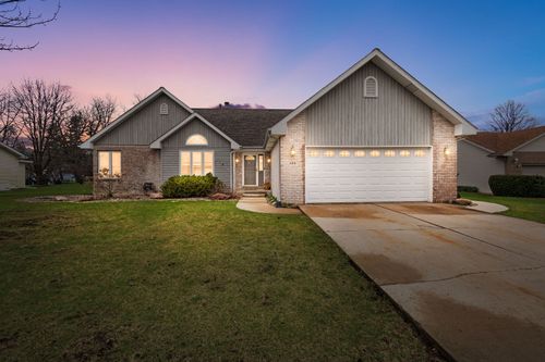 125 N Hamilton Dr, Grant Park, IL, 60940-5542 | Card Image