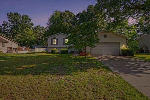 102 Eugene Ave, Norton Shores, MI, 49441-5420 | Card Image