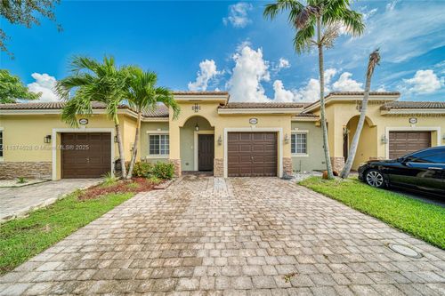 3243-3243 Ne 11th Dr, Homestead, FL, 33033-5305 | Card Image