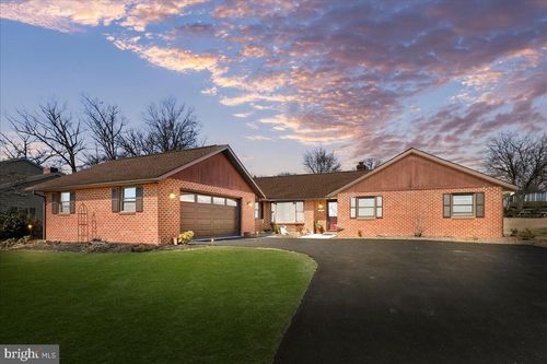 3671 Jenny Ln, CHAMBERSBURG, PA, 17202-9408 | Card Image