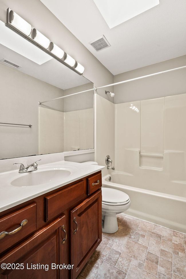 10707 Hickory Cove Ct, House other with 3 bedrooms, 4 bathrooms and null parking in Louisville KY | Image 25