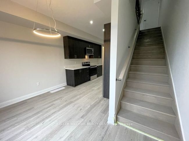 442 Veterans Dr, House attached with 2 bedrooms, 3 bathrooms and 1 parking in Barrie ON | Image 11