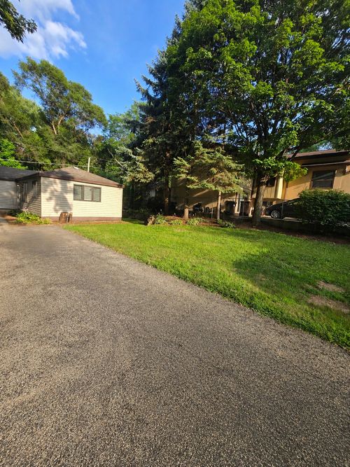 24 John St, Crystal Lake, IL, 60014-6220 | Card Image