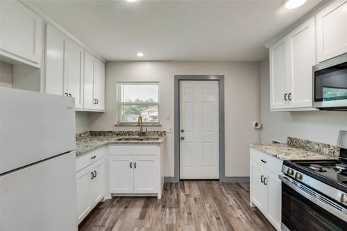 2210 Manor St, Grand Prairie, TX, 75050-6149 | Card Image