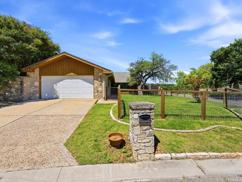 2420 Birkdale Ln, Kerrville, TX, 78028-6447 | Card Image