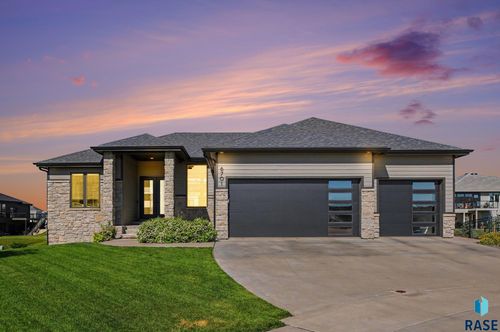 6701 E Spitfire Cir, Sioux Falls, SD, 57110-6314 | Card Image
