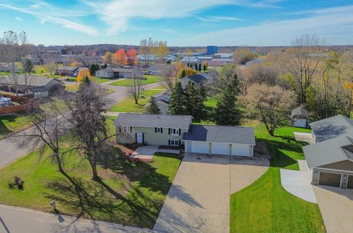 206 Pine St Sw, New London, MN, 56273-9596 | Card Image