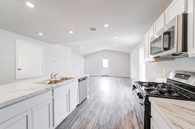 121 Pine Burr St, House other with 4 bedrooms, 2 bathrooms and 2 parking in Lufkin TX | Image 15