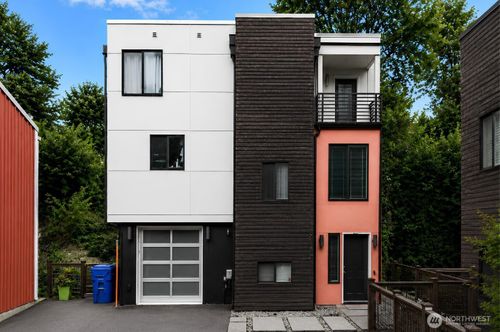 2122 Ne 89th St, Seattle, WA, 98115-3326 | Card Image