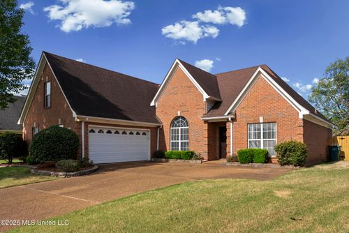 8949 W Bent Grass Loop, Southaven, MS, 38671 | Card Image