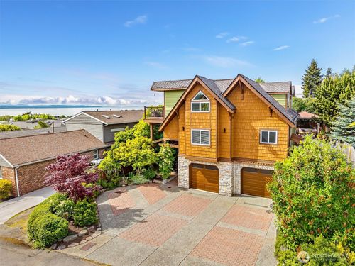 545 Holly Drive, Edmonds, WA, 98020 | Card Image