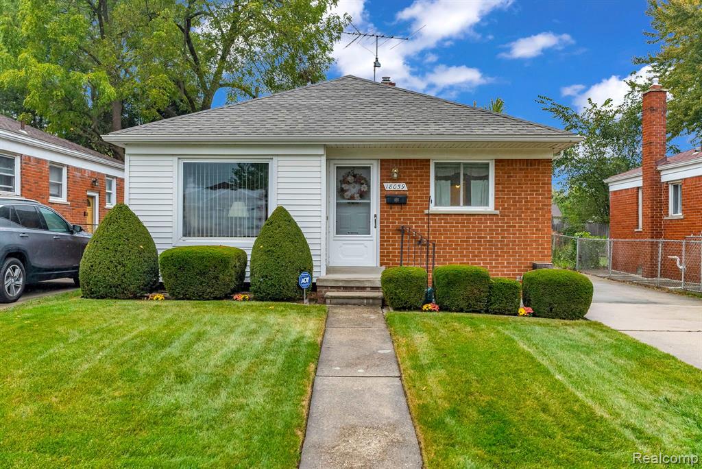 Curtain Ave, Eastpointe, MI 48021