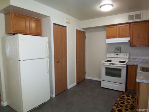 18708 Kendell Court, Clinton Charter Township, MI, 48035 | Card Image