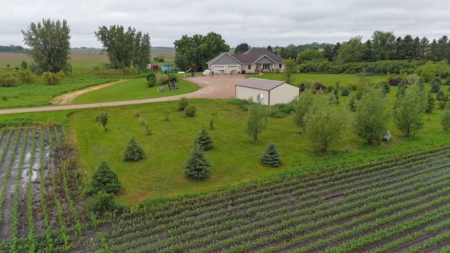 17216 County Road 5 Nw, House other with 5 bedrooms, 4 bathrooms and null parking in New London MN | Image 77