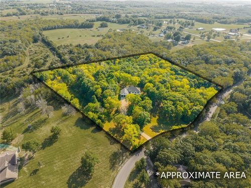 1619 Sunrise Dr, Smithville, MO, 64089-8979 | Card Image