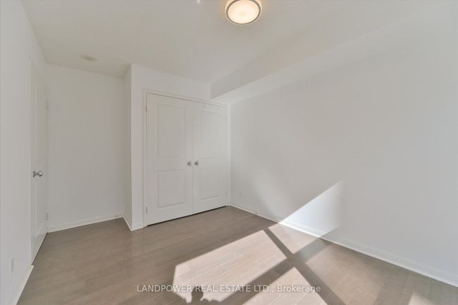 1105 - 11 St Joseph St, Condo with 1 bedrooms, 1 bathrooms and null parking in Toronto ON | Image 10