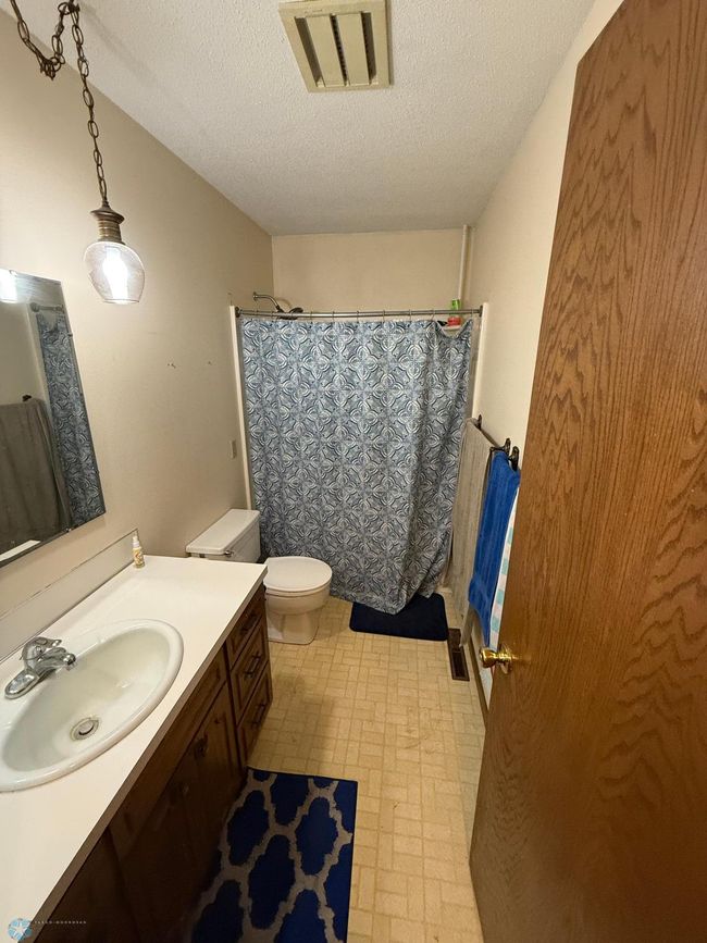 Main Floor Bath | Image 15