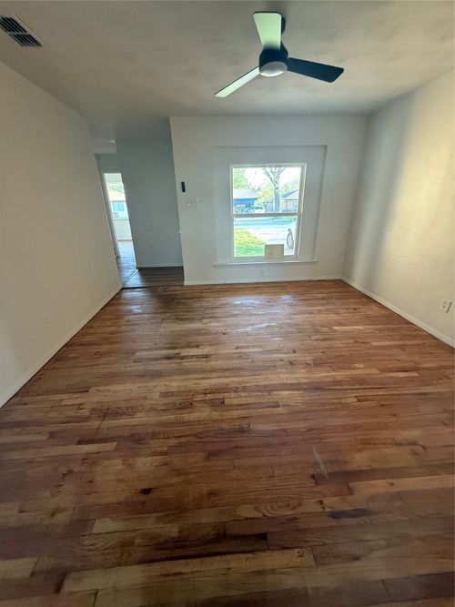 10121 Muskogee Dr, Dallas, TX, 75217-3050 | Card Image