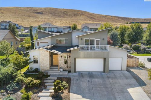 2207 W 50th Ave, Kennewick, WA, 99337-4621 | Card Image