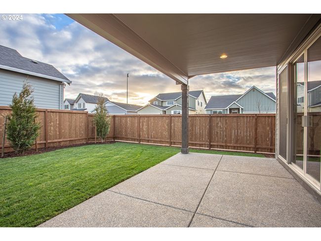 8870 Sw Mohegan Ln, House other with 5 bedrooms, 3 bathrooms and 3 parking in Tualatin OR | Image 38