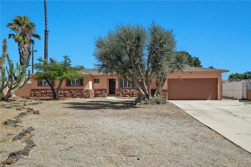 17461 Pine Ave, Fontana, CA, 92335-4922 | Card Image