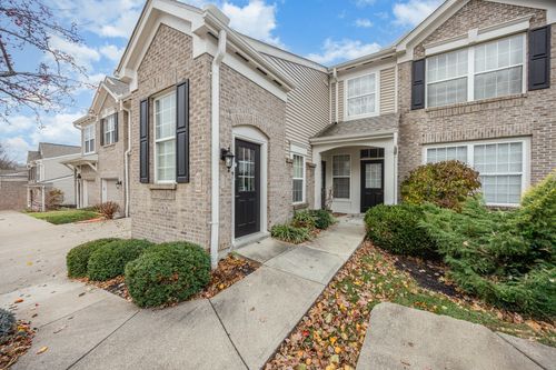 568 Riversbreeze Dr, Ludlow, KY, 41016-1704 | Card Image