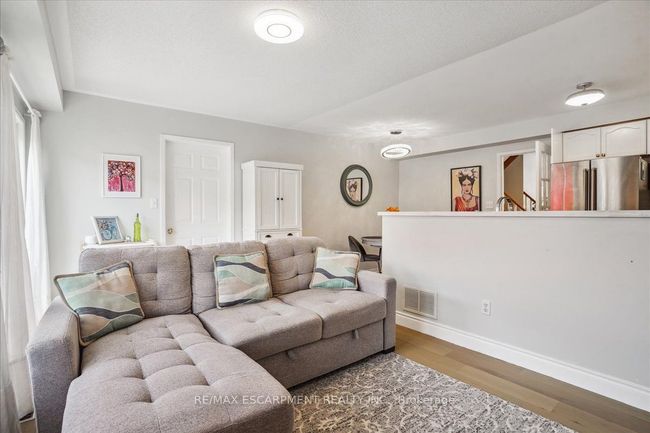 2403 Emerson Dr, House attached with 3 bedrooms, 4 bathrooms and 1 parking in Burlington ON | Image 17