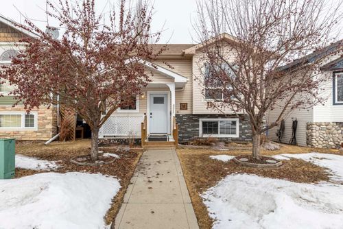 10 Hawthorne Way, Penhold, AB, T0M1R0 | Card Image