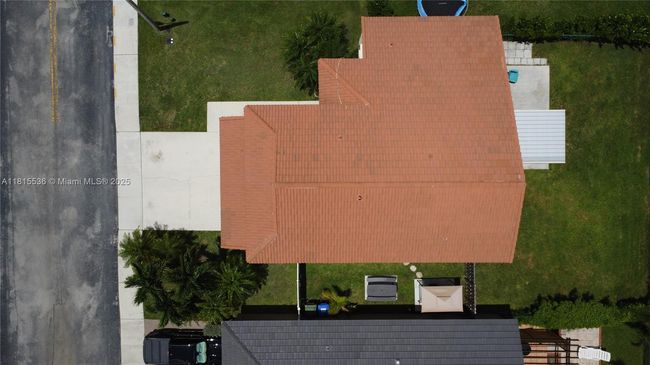 975 Nw 165 Th Ave, House other with 4 bedrooms, 3 bathrooms and null parking in Pembroke Pines FL | Image 6