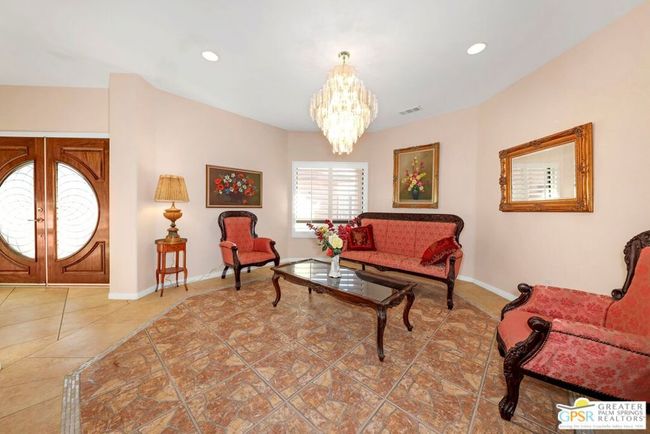 Foyer/Sitting Area | Image 27