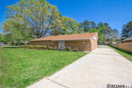 30826 Linder Rd, Denham Springs, LA, 70726-8507 | Card Image